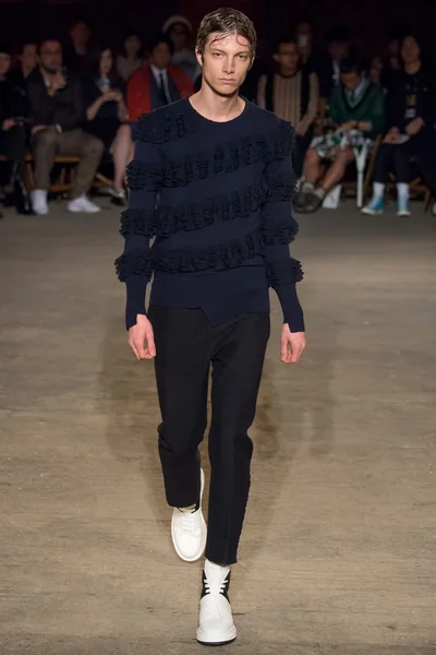 Look 10